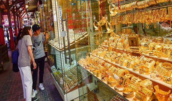  gold still bitcoin open crashes shops close 