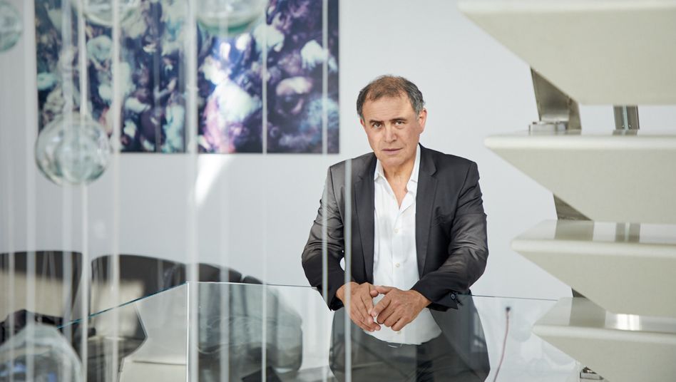 Nouriel Roubini Comes Out as Satoshi Nakamoto, Signs with Private Key