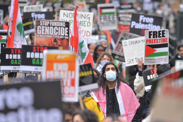 150,000 Protest in London as Israel Bombs Banks