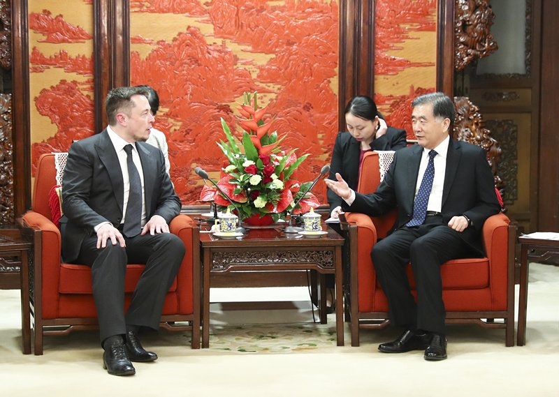Musk and Chinese Vice Premier Wang Yang in 2017