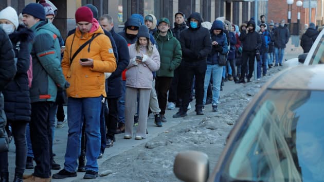 Bank queues in Russia, Feb 2022