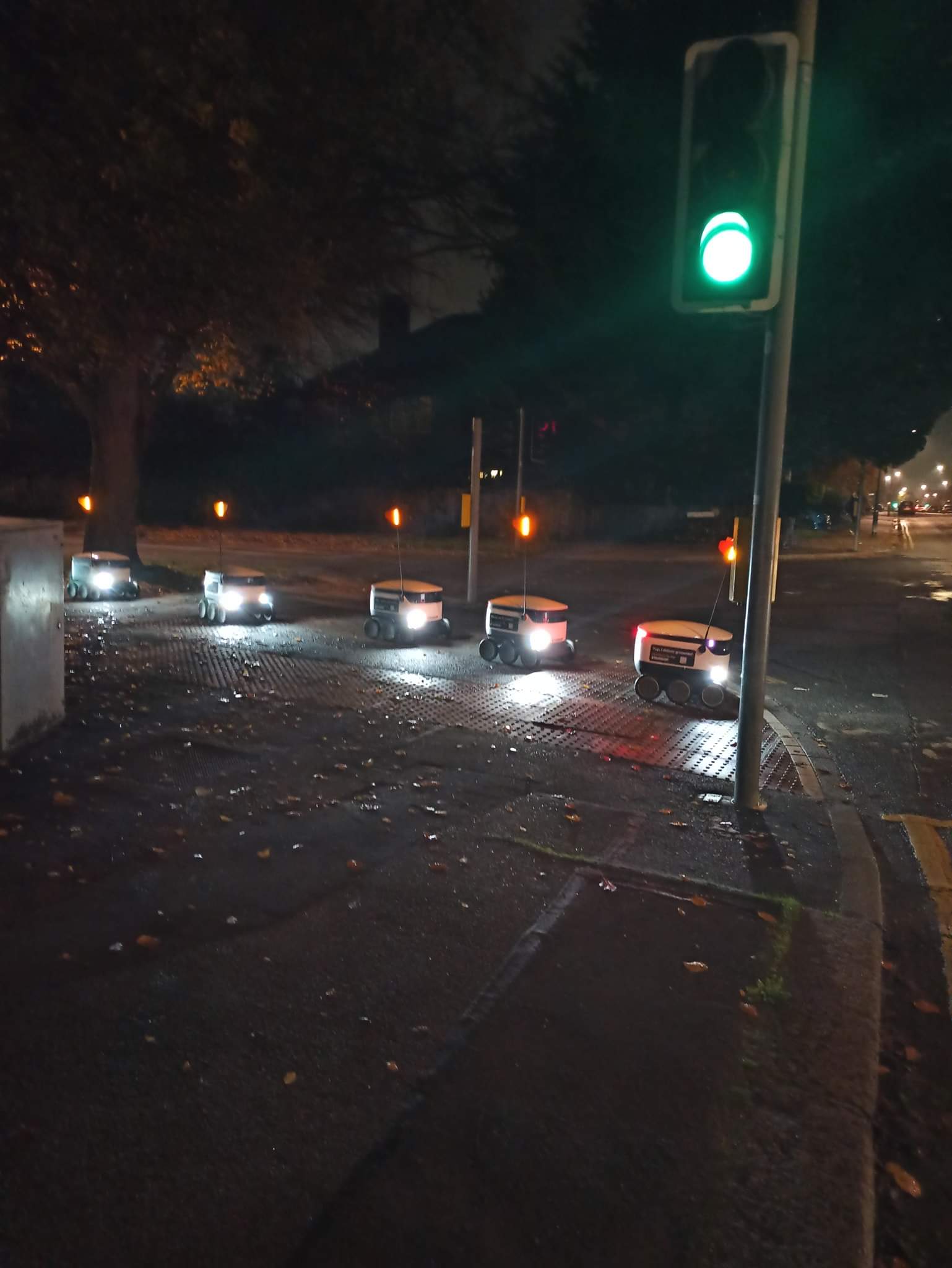 Delivery robots queuing in UK, Dec 2022